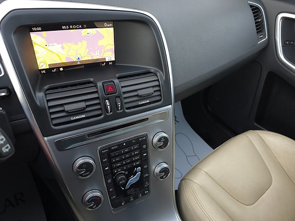 Volvo XC60 12 of 14