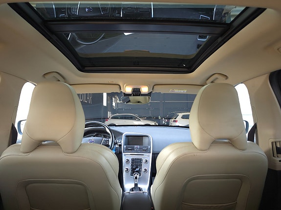 Volvo XC60 10 of 14