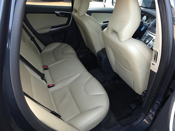 Volvo XC60 9 of 14
