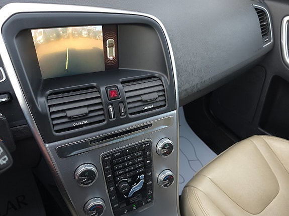 Volvo XC60 11 of 14