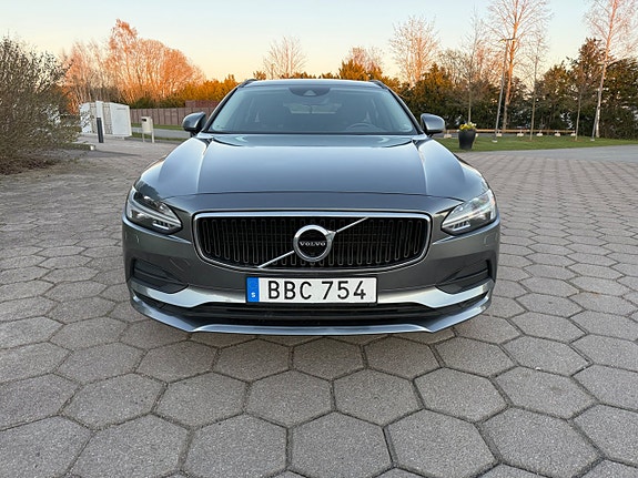 Volvo V90 2 of 13