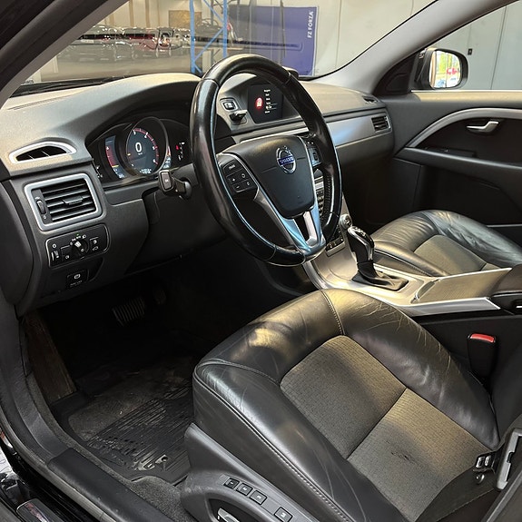 Volvo V70 8 of 12