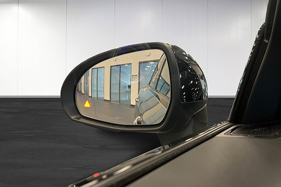 Mercedes-Benz GLC300 e 14 of 21
