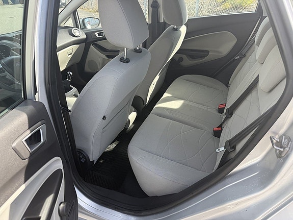 Ford Fiesta 7 of 9