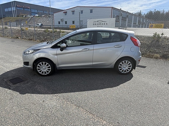 Ford Fiesta 2 of 5