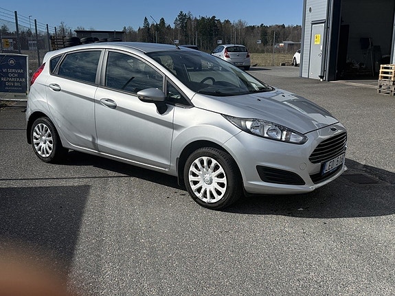 Ford Fiesta 4 of 5