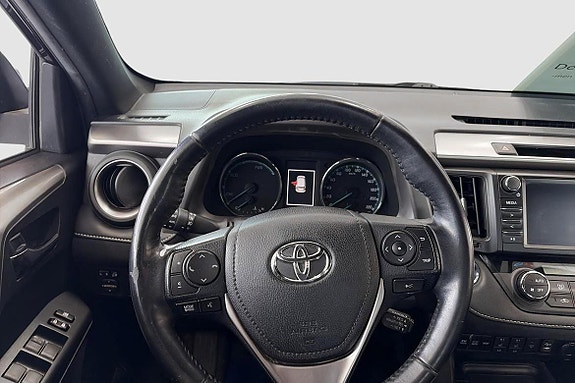 Toyota RAV4 2 of 5