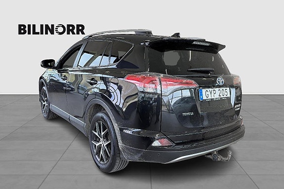 Toyota RAV4 4 of 5