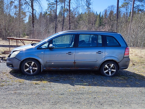 Opel Zafira 2 of 4