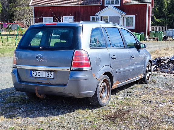 Opel Zafira 3 of 4