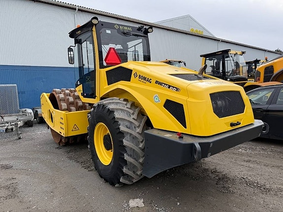 Bomag BW 216 PD-5 2 of 5