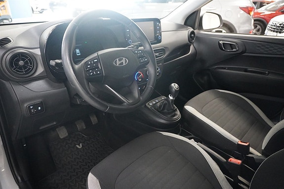 Hyundai i10 2 of 5