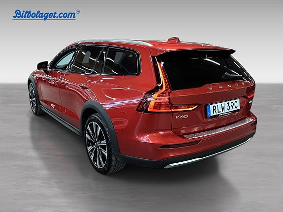 Volvo V60 Cross Country 7 of 18