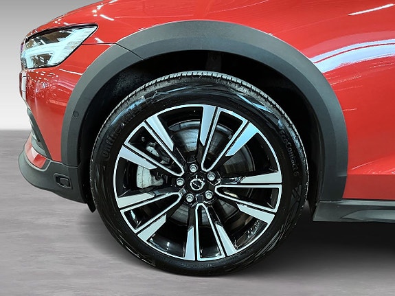Volvo V60 Cross Country 8 of 18