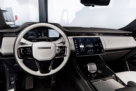 Land Rover Range Rover Sport 11 of 23