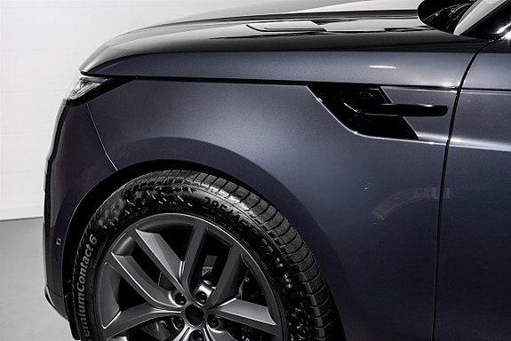 Land Rover Range Rover Sport 8 of 23