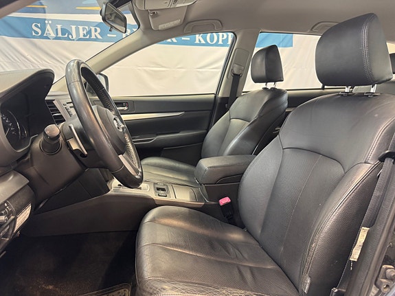 Subaru Legacy 12 of 18