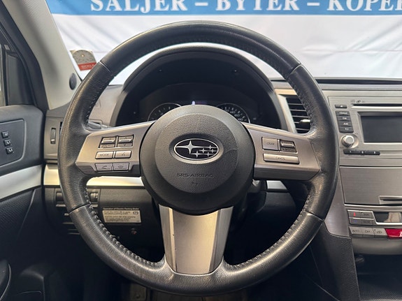 Subaru Legacy 14 of 18