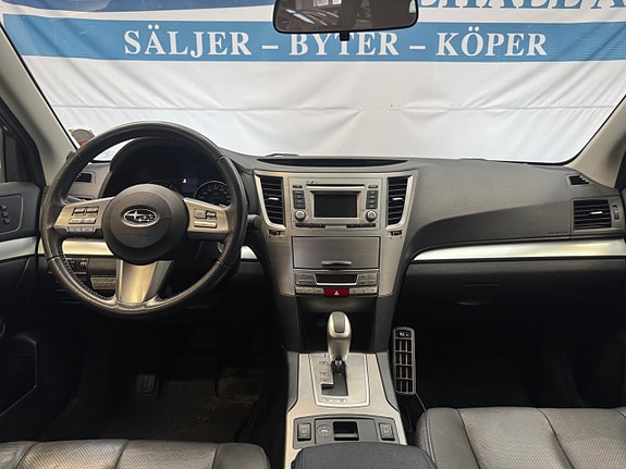 Subaru Legacy 13 of 18