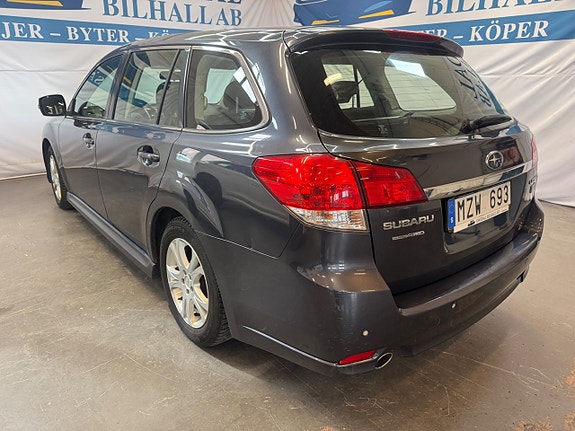 Subaru Legacy 6 of 18
