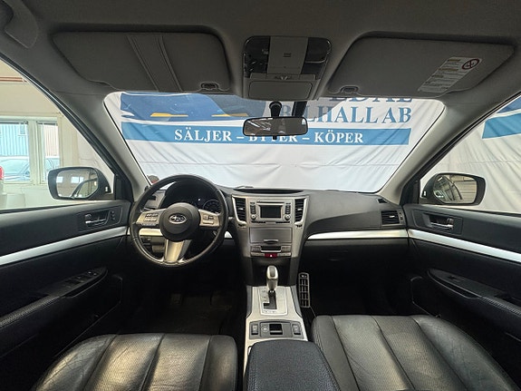 Subaru Legacy 10 of 18