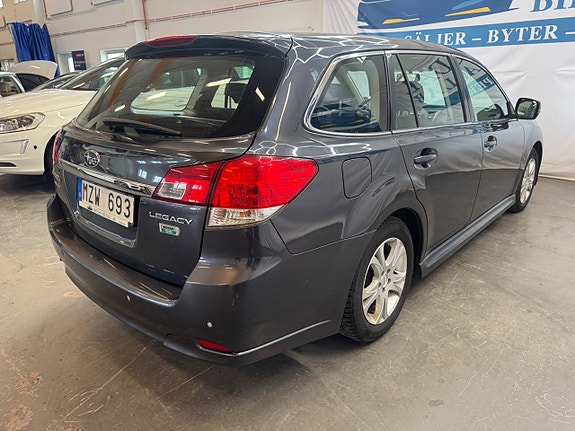 Subaru Legacy 8 of 18