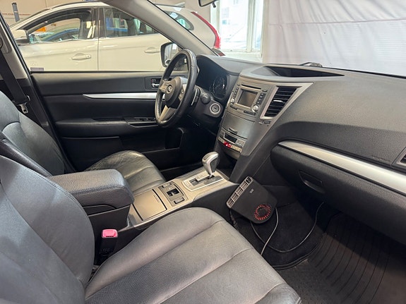 Subaru Legacy 11 of 18
