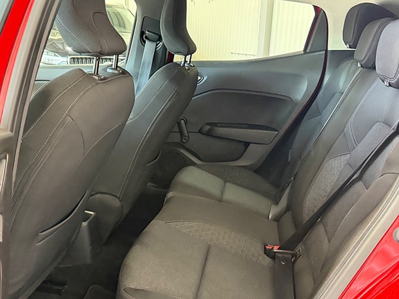 Renault Clio 10 of 13