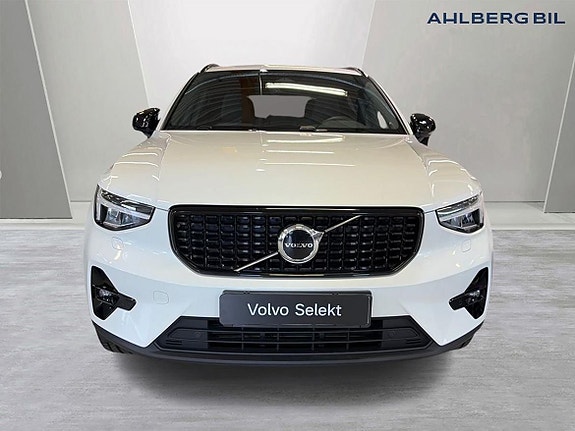 Volvo XC40 4 of 5