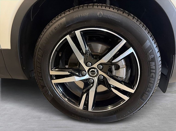 Volvo XC40 3 of 5