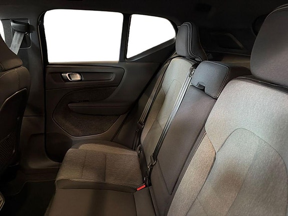 Volvo XC40 11 of 16