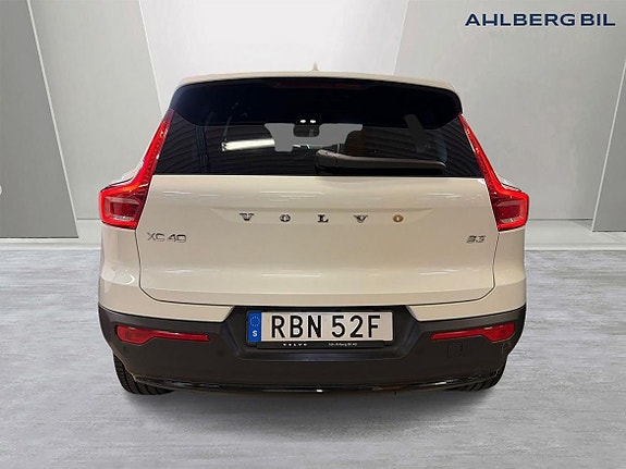Volvo XC40 12 of 16