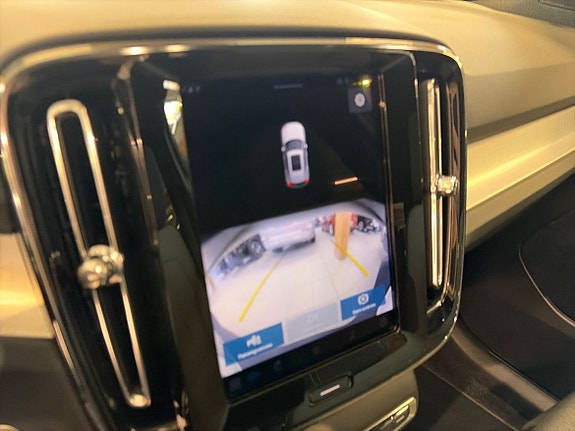 Volvo XC40 9 of 16