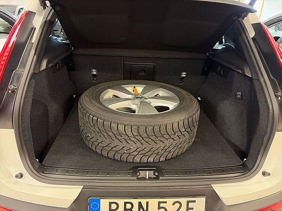 Volvo XC40 13 of 16