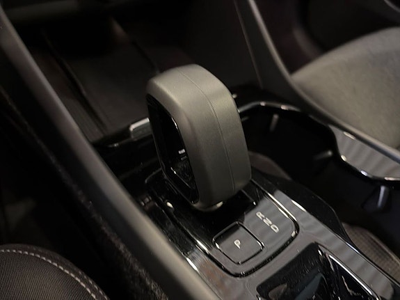 Volvo XC40 10 of 16
