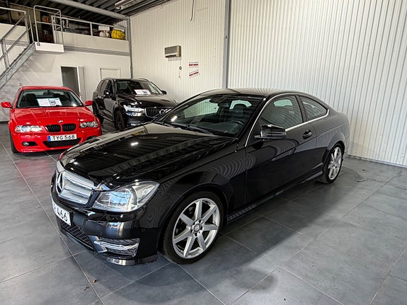 Mercedes-Benz C180 4 of 5