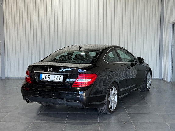 Mercedes-Benz C180 3 of 5