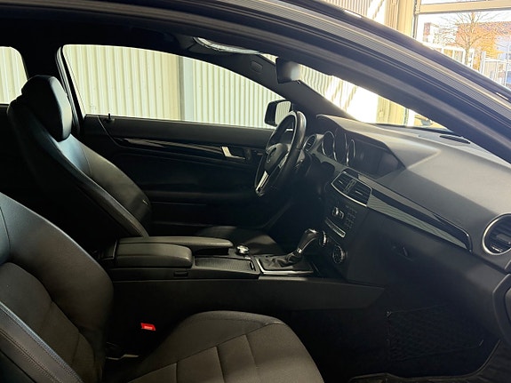 Mercedes-Benz C180 14 of 15