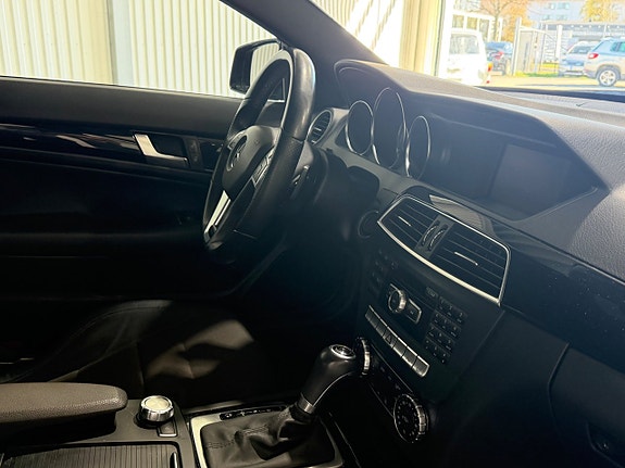 Mercedes-Benz C180 12 of 15