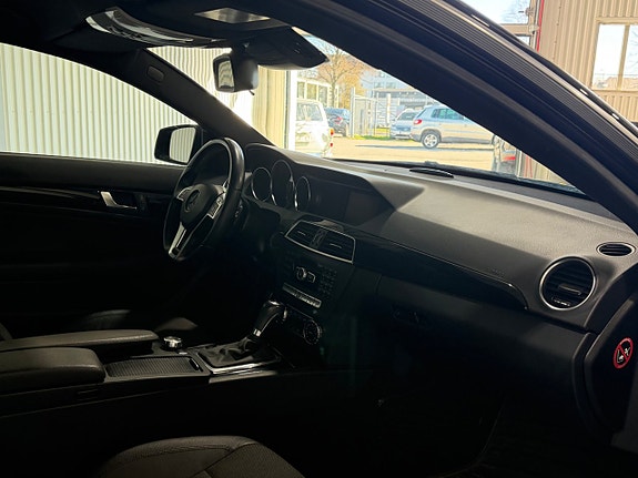 Mercedes-Benz C180 11 of 15