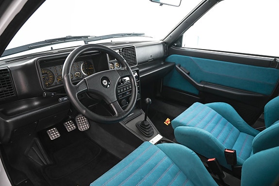 Lancia Delta 19 of 27