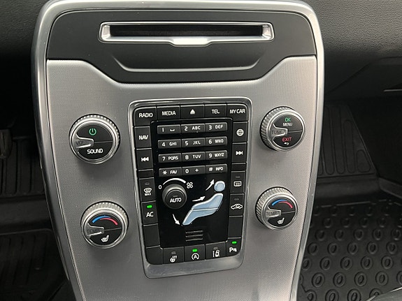 Volvo V70 20 of 28