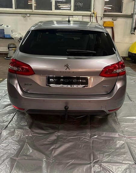 Peugeot 308 SW 3 of 4