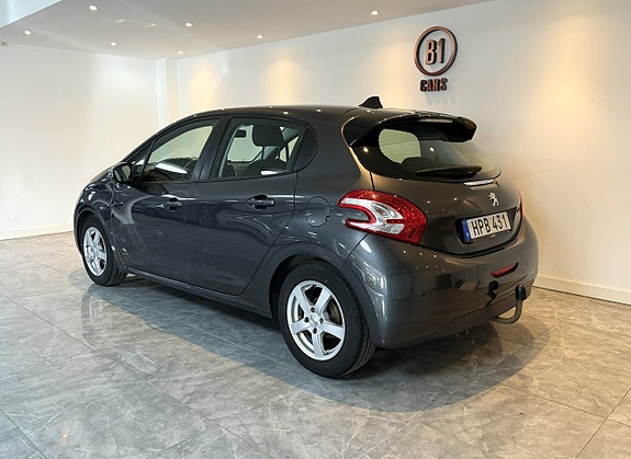 Peugeot 208 3 of 5