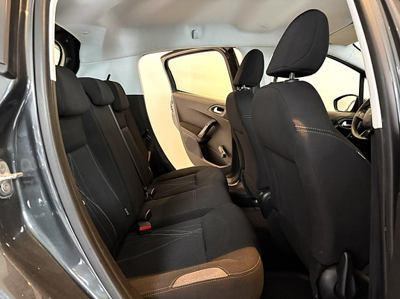 Peugeot 208 8 of 15