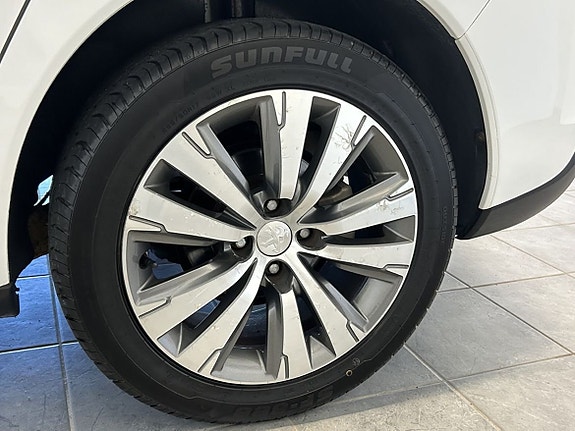 Peugeot 3008 3 of 5