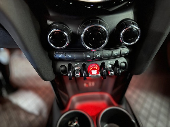 MINI Cooper 8 of 12