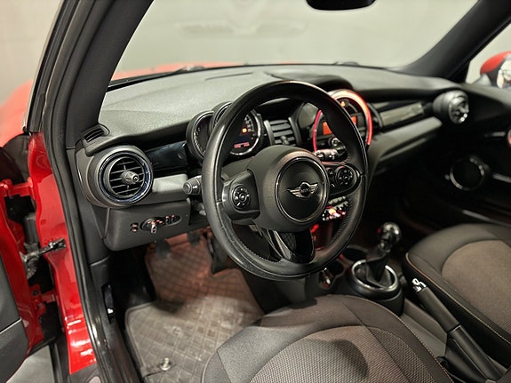 MINI Cooper 5 of 5