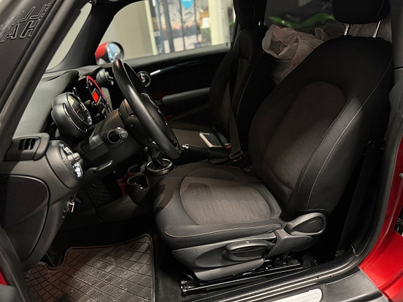 MINI Cooper 6 of 12