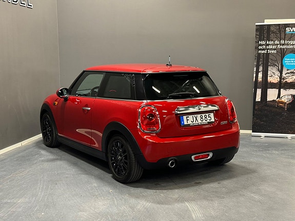 MINI Cooper 4 of 5